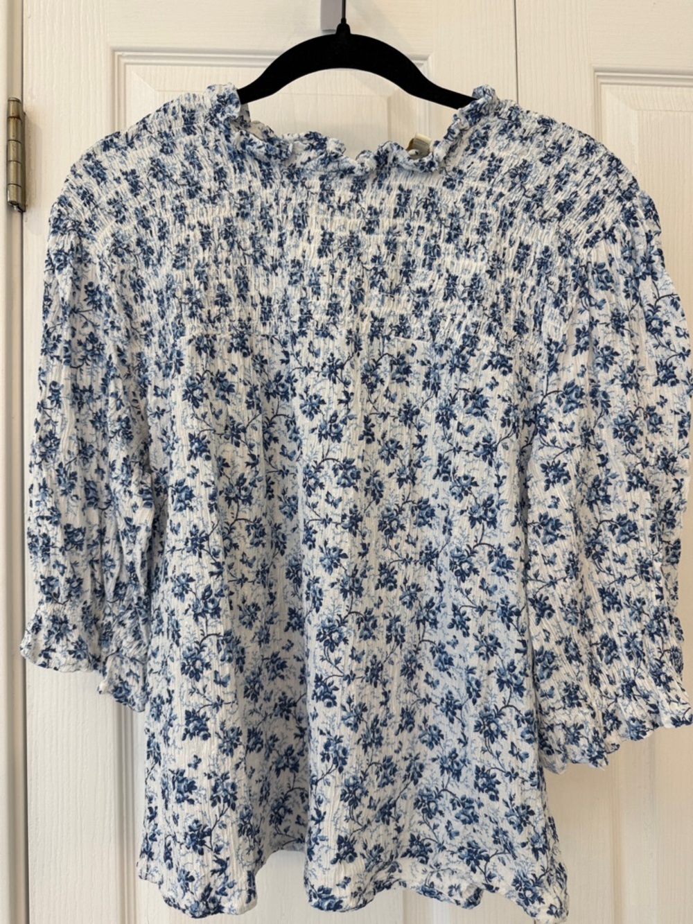 Cynthia Rowley Blue & White Floral Smocked Lightweight Peasant Blouse size M